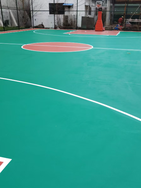 姚安 球场长期使用易出现地面开裂